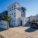 Tamaris- 10 Mins From Villa Zadar