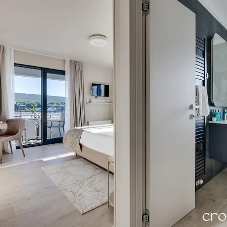 Villa Tamaris- 10 Mins From *