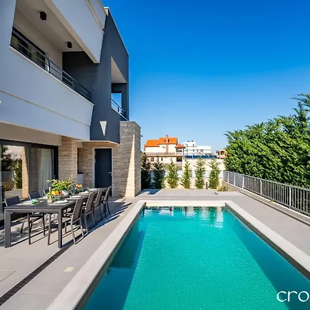 Villa Tamaris- 10 Mins From *