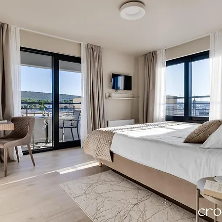 Villa Tamaris- 10 Mins From *