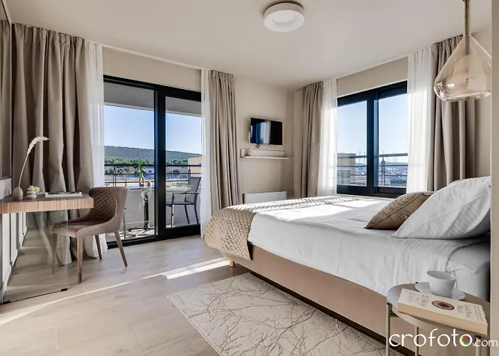 Villa Tamaris- 10 Mins From *